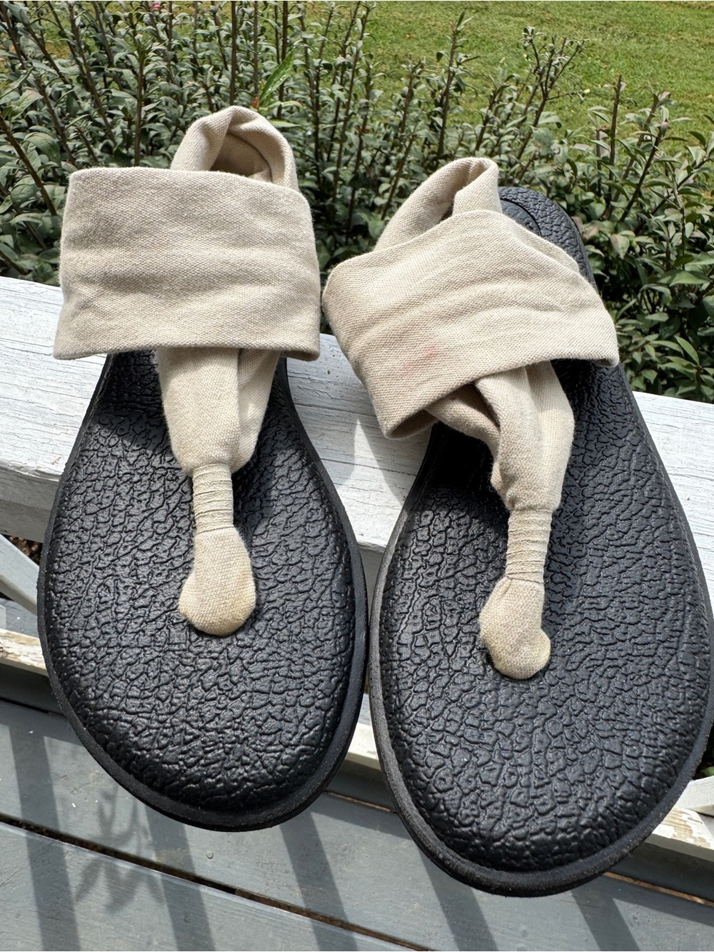 Sanuk Women's Black Footbed Sandals with Beige Fabric Straps
